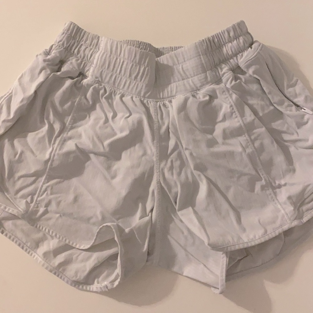 Lululemon White Hotty hot shorts 4”